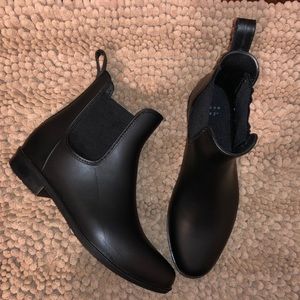 Black Chelsea rain boots